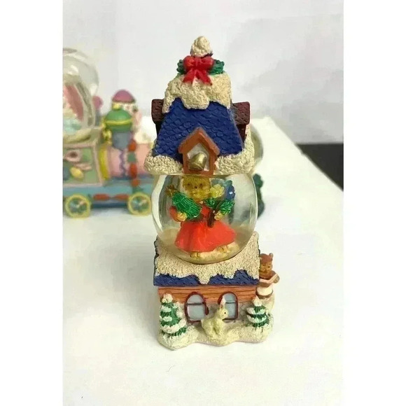 VTG Lot of 10 Mini Small Snow Globes Easter Christmas Holiday Zoo - Picture 2 of 12